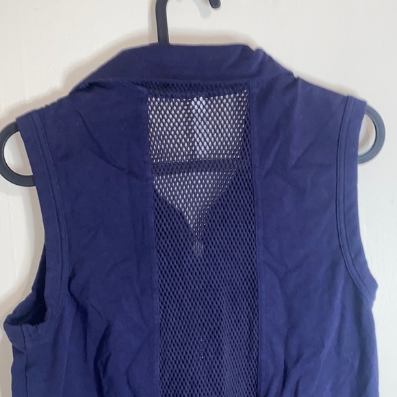 🌲Adorable Fabletics sleeveless zip-up! - Picture 5 of 9